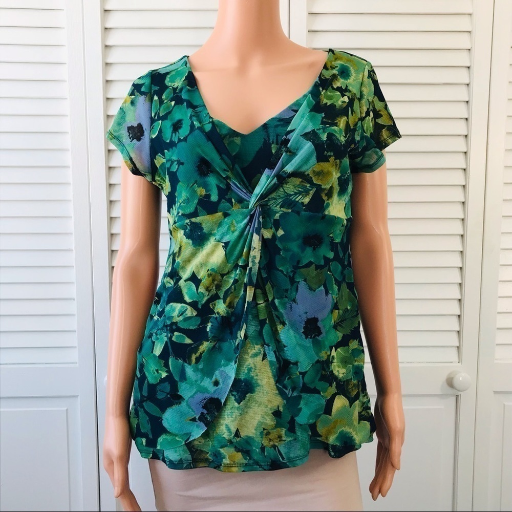 AXCESS Green Floral V-Neck Short Sleeve Blouse Size Medium